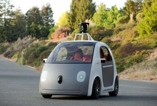 智能无人驾驶小轿车图片