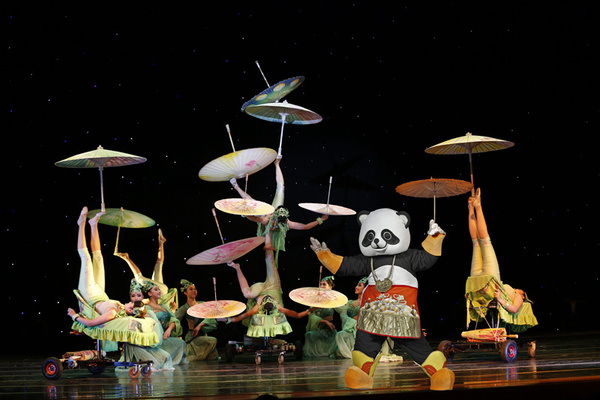 (图为:熊猫当家剧照)据悉,中国杂技团《熊猫当家》剧组将在完成日本