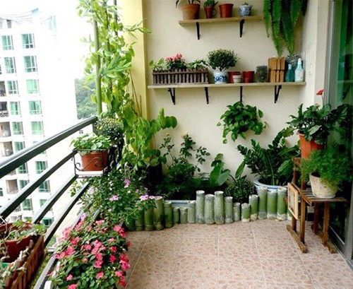 当然也可以把阳台布置成彻彻底底的小花园,让浓浓的绿意充满整个空间
