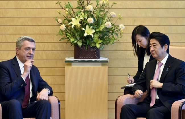3月1日，格兰迪与安倍晋三在东京首相官邸会面