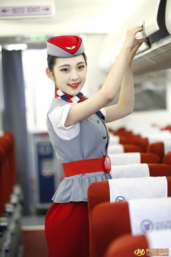 目前,李佳已经被中国南方航空选中,成为南航的一名准空姐