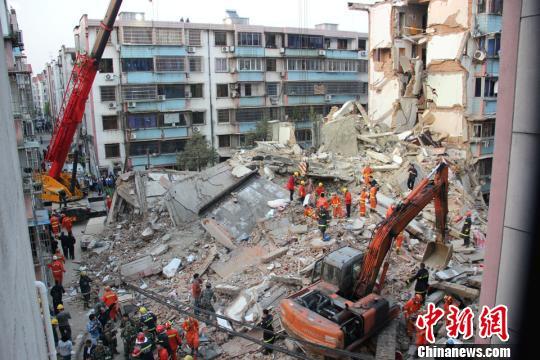 位于浙江省宁波奉化市大成路居敬小区一幢5层居民房发生倒塌,事件涉及