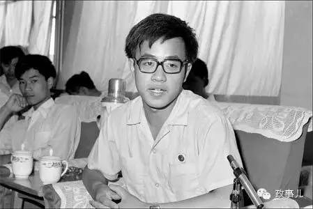 胡春华现任中央政治局委员兼广东省委书记，1979年到1983年在北大中文系学习。