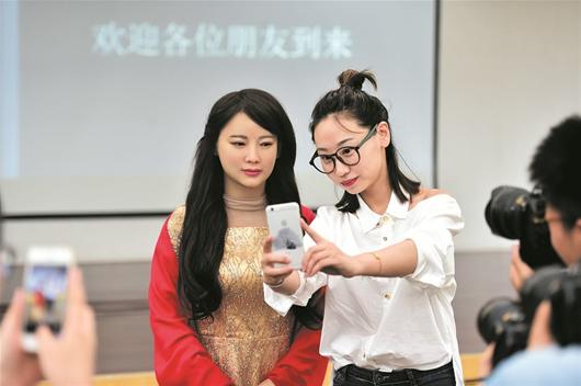 图文:美女机器人来了会说话还会撒娇