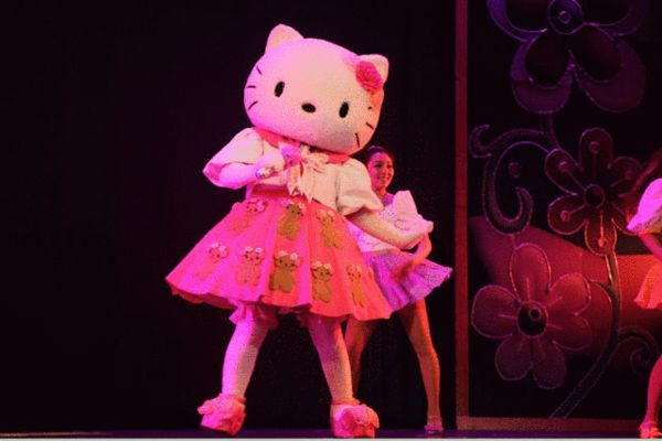 《oz的魔法王国》Hello Kitty演新版