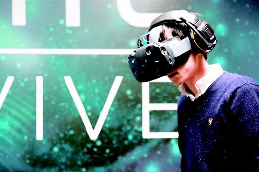 图为:顾客试戴vr眼镜 资料图 楚天都市报讯(记者谢玲)最近,vr(虚拟