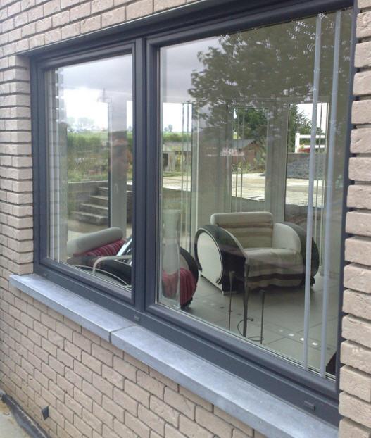 原标题: 双层玻璃窗起雾的解决办法   窗户是在装修中特别重要