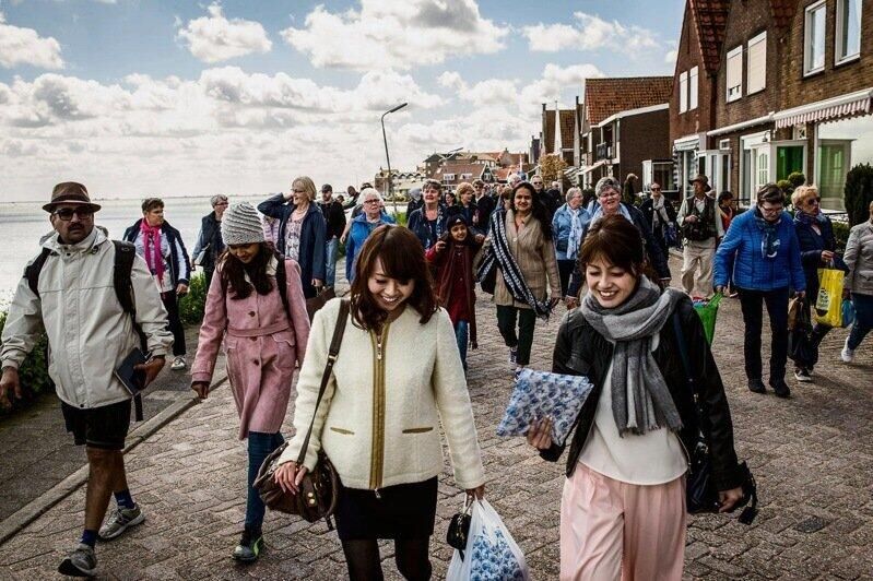   ̷櫡ԽԽйοͿԳ棬ο͵ĲΪҲ˸еΡ̨塰55ձڸոչȥһСƽܣйοӿͳС׵(Volendam)ȥ۹⣬ЩοͽΪ¶첩ݡլҪգؾ񲻿š