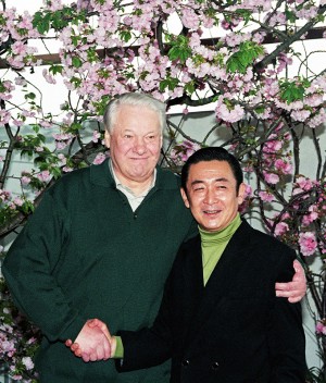 在川奈举行的日俄首脑会谈。鲍里斯・叶利钦（左）与桥本龙太郎首相