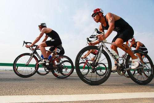【图】铁人三项自行车制胜的关键 学会稳定发力,铁人三项训练计划