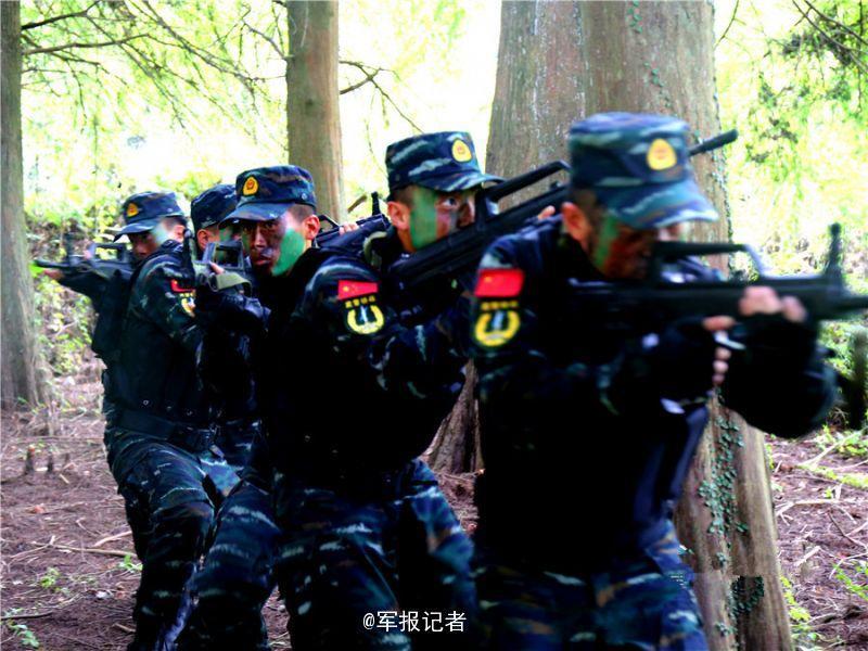 特戰武警水中激烈搏鬥拼體能(組圖)