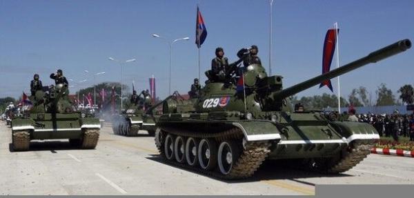 柬埔寨随即获得东欧生产的T-55AM2坦克，与越南保持平衡