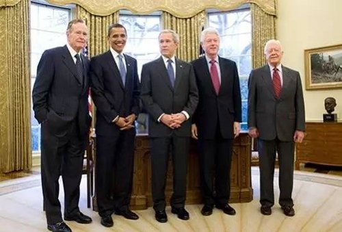 奥巴马与4位前总统合影.