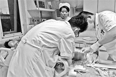 受伤居民正在抢救中