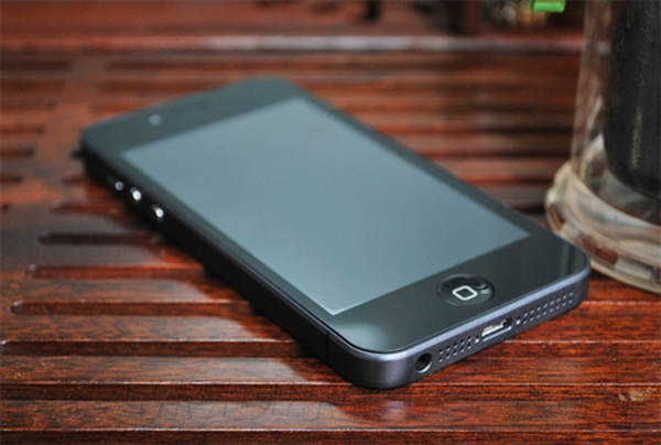 GooPhone I5外观被指与iPhone5极度相似。