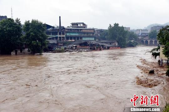 四川叙永遭遇大暴雨袭击 紧急转移安置3万余人