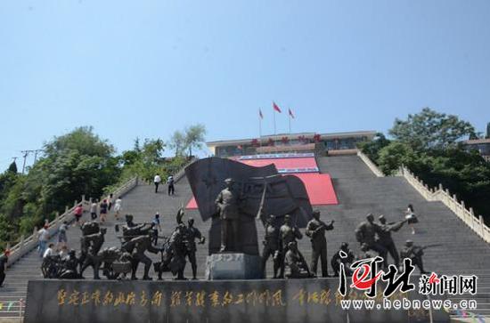 6月22日上午,“美丽河北红色行——纪念建党95周年网络媒体采访活动”采访团一行来到河北省邢台县浆水镇前南峪村,图为抗大陈列馆。