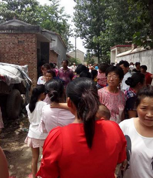 市发生一起男子不顾求饶杀母的持刀杀人案,一名男子不顾求饶杀母弑父
