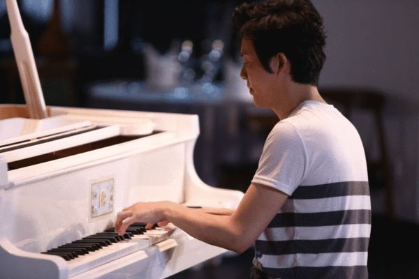 李云迪弹钢琴