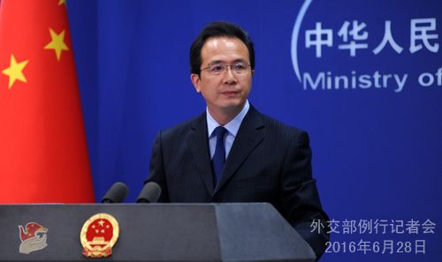 问：台湾当局领导人在参观巴拿马运河时，在留言簿上署名自称“President of TAIWAN（ROC）”，意为“台湾（中华民国）总统”