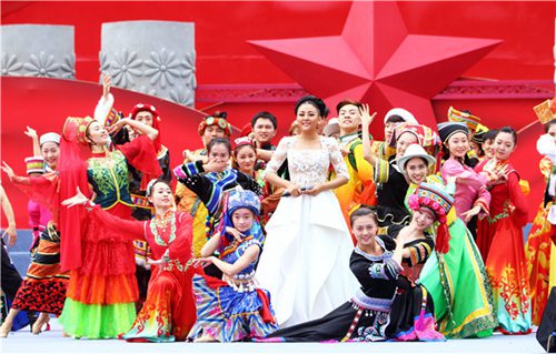 阿鲁阿卓献唱《美丽中国》庆祝建党95周年