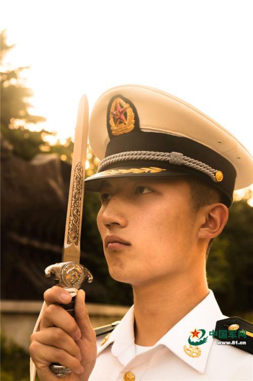 海军军校学员毕业礼:手握利剑向海疆(组图),军校漂亮女学员生活照