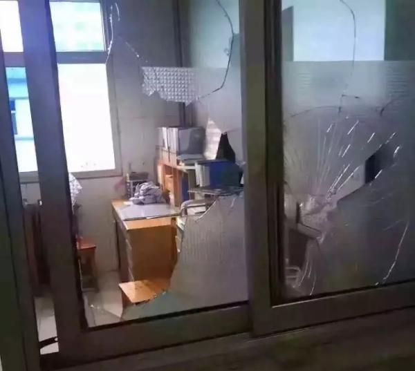 发生在天津市武清区人民医院儿科的恶性伤医、打砸医院事件现场图片。