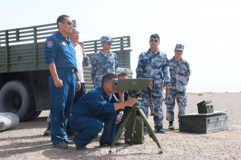 南部戰區空軍殲10大漠發射導彈電子戰(組圖)