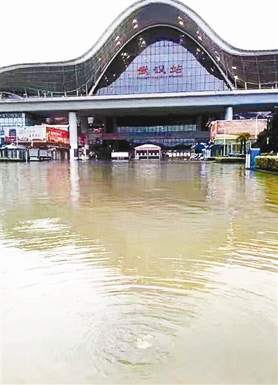 武汉暴雨中心图片
