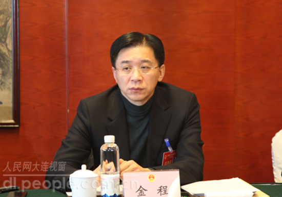 出生于1961年的金程,拥有东北财经大学经济学硕士学位。