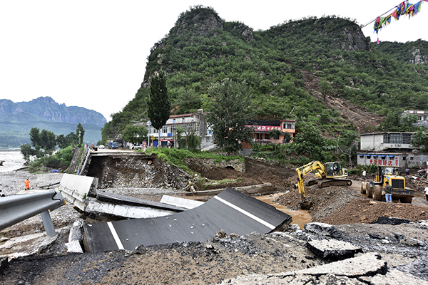 河北邢台邯郸暴雨数千村民被困一乡镇通信失联