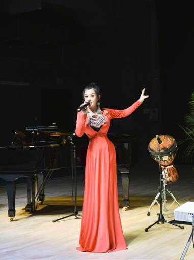 著名歌唱家杨倩琳开讲获盛赞 观众表示受益匪浅