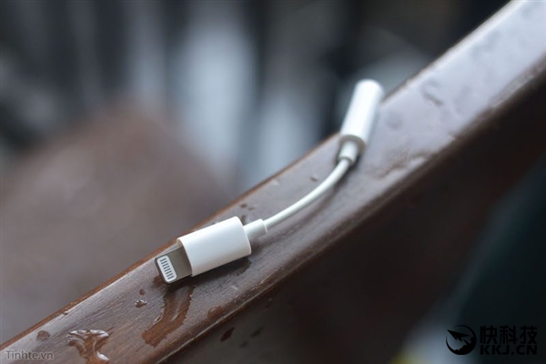 不送新耳机!iPhone 7细节曝光:耳机转接线这样