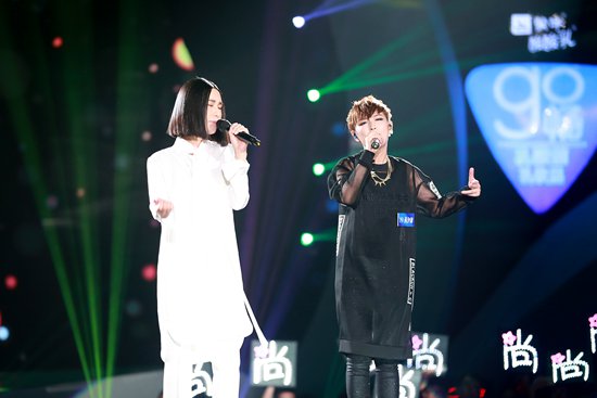 尚雯婕与选手合唱《Big UP》