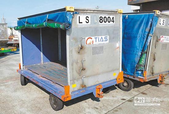 疑似地勤使用没有通气的专用柜,造成动物惨死。(图片来源:台湾“中时电 子报”)