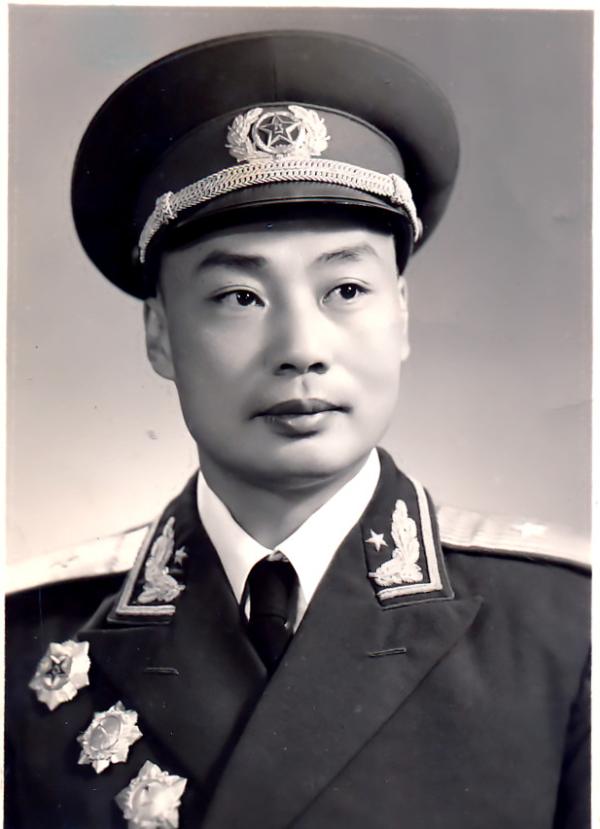 年轻时的贾若瑜