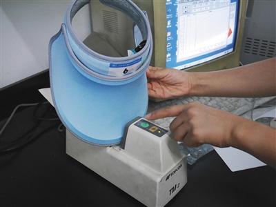 防紫外线测试:遮阳伞完胜防晒帽