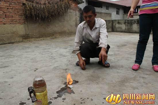 蘸了井水的布一点就燃