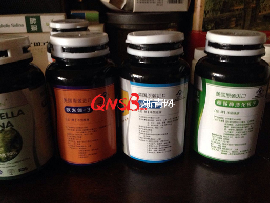 “他们(推销员)先是在电话里嘘寒问暖,关心我的身体好不好,后来强烈推荐他们的‘美国原装进口’营养品,称可以‘治百病’。”毛大爷告诉澎湃新闻。9月初的一天,经不住推销员的软磨硬泡,他购买了300元保健品。这些保健品名称五花八门,有虫草蛋白质粉、美国原装进口系列海狗人参、维生素E、盐藻素软胶囊、甘草口服液等。