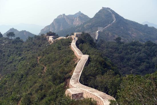 锥子山长城大毛山段修缮后的容貌。 新华社 图
