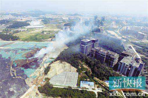 火烧岗垃圾填埋场垃圾自燃现场航拍。