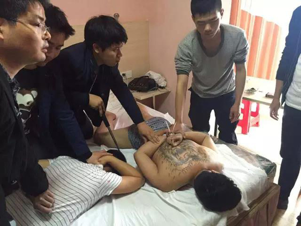 专案组民警赶赴外省抓捕涉案犯罪嫌疑人。