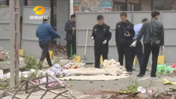 湖南一居民楼七楼顶层爆炸坍塌3死6伤，两民警现场处置负伤