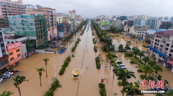 海南省琼海市区内涝严重，多路段积水。 本文图片均为中新网 图