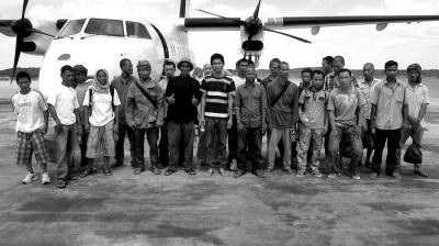 获救的26名船员23日在联合国有关机构协助下抵达肯尼亚。图/东方IC
