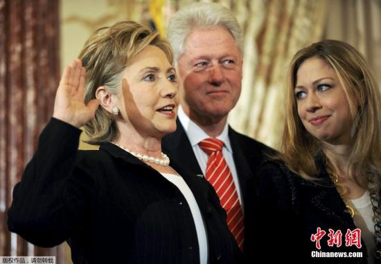 资料图:克林顿夫妇。