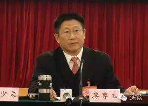 2015年12月，广东中山市委原副书记、政法委原书记邓小兵因严重违纪被开除党籍和公职。