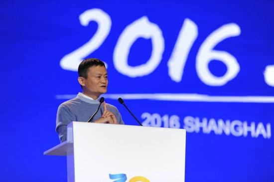 在昨天的浙商会议上,马云还表示,“我们要的,是全球化的视野,国际化的能力,我们必须给别人创造价值,必须给别的国家带来税收,带来东方文明。只有这样,浙商才能从昨天的全国化真正变成全球化。”