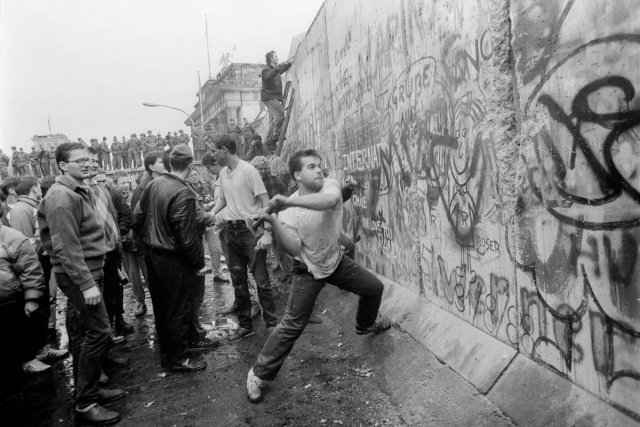 柏林墙的倒塌,是革命浪漫主义死亡的开始