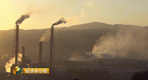 11月23号,中央环境保护督察组向云南省委、省政府反馈了督察情况。又一次点了这家企业的大名,督查组指出:“个别企业环境问题群众反映强烈,云南先锋化工有限公司生产过程中的恶臭污染问题长期得不到有效解决。”云南先锋化工究竟是何方神圣,央视财经《经济半小时》记者进行了调查。